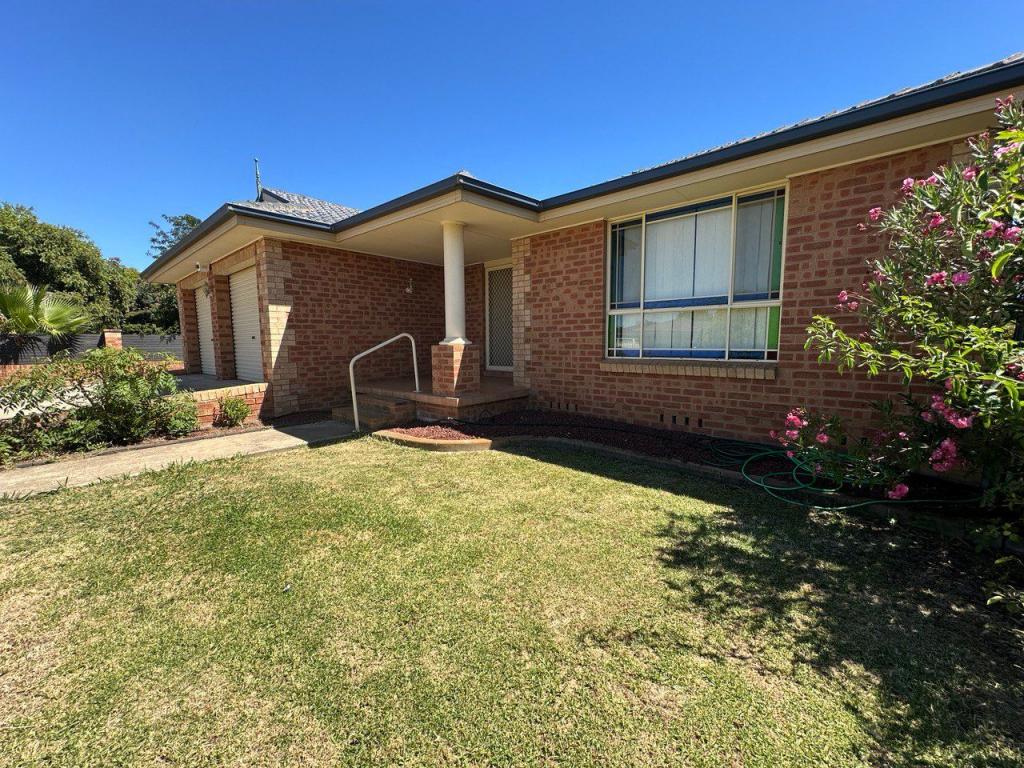 2 Mcmillian Pl, Forbes, NSW 2871