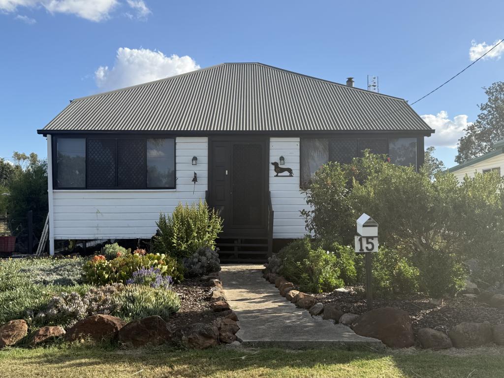 15 Donely St, Oakey, QLD 4401