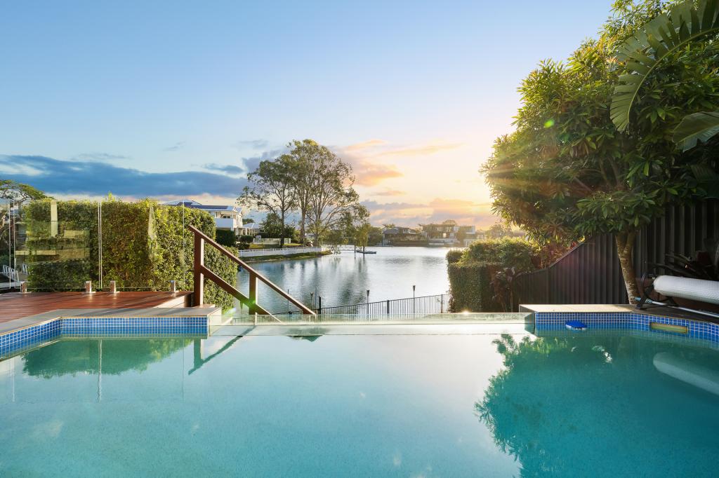 1/10 Nootka Ct, Broadbeach Waters, QLD 4218