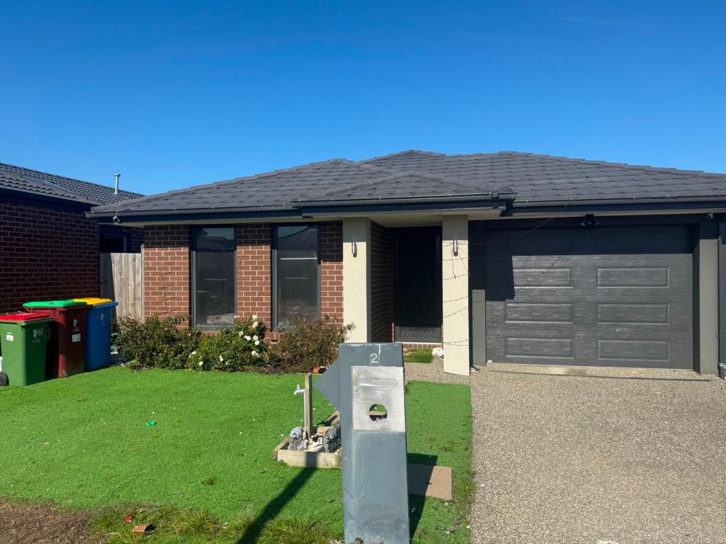 2 Booroolong Lane, Clyde North, VIC 3978