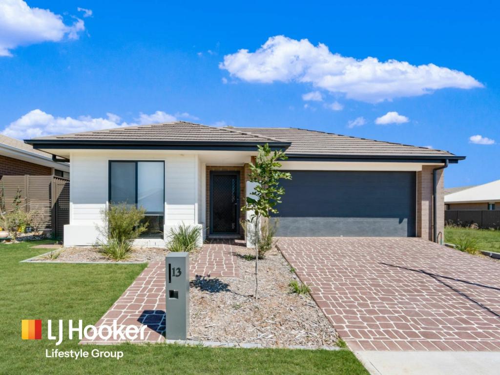 13 WILLUNGA ST, GLEDSWOOD HILLS, NSW 2557