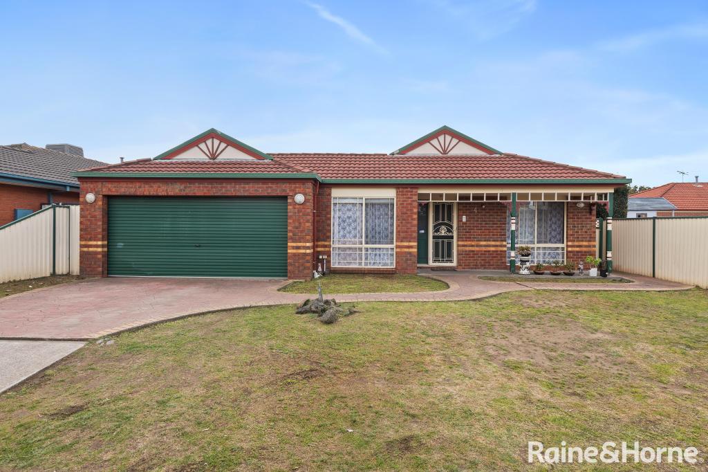 4 Lachlan Cres, Roxburgh Park, VIC 3064