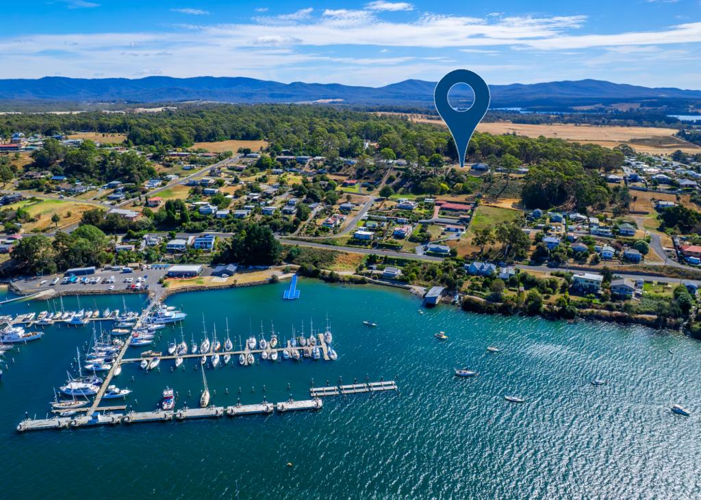 126 OXFORD ST, BEAUTY POINT, TAS 7270