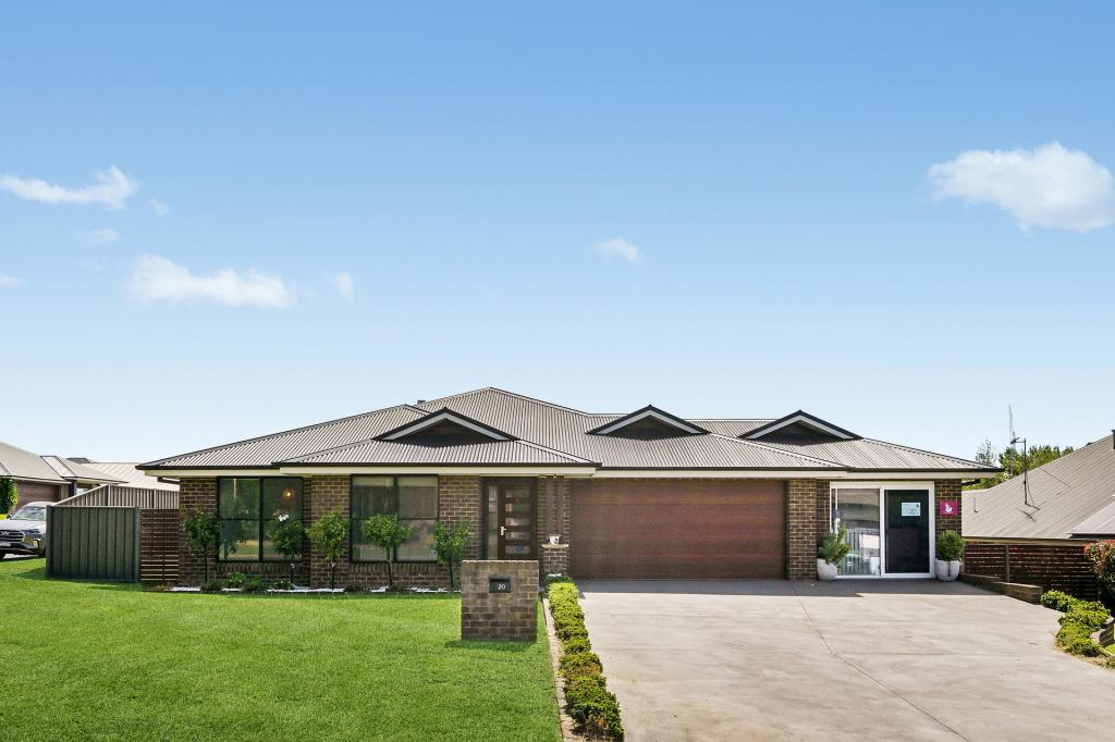 20 LISBON CCT, ORANGE, NSW 2800