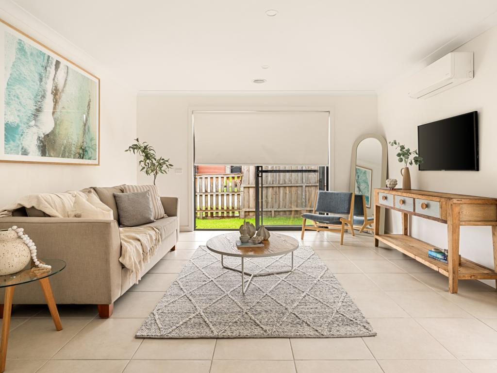 69 Blue Lily Cct, Junction Village, VIC 3977