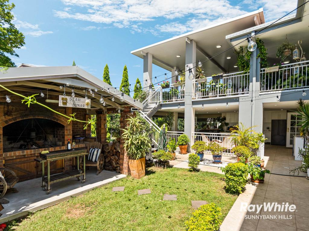 31 Cresthaven Dr, Mansfield, QLD 4122