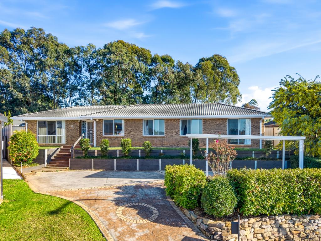 14 Balthasar Cl, Rosemeadow, NSW 2560