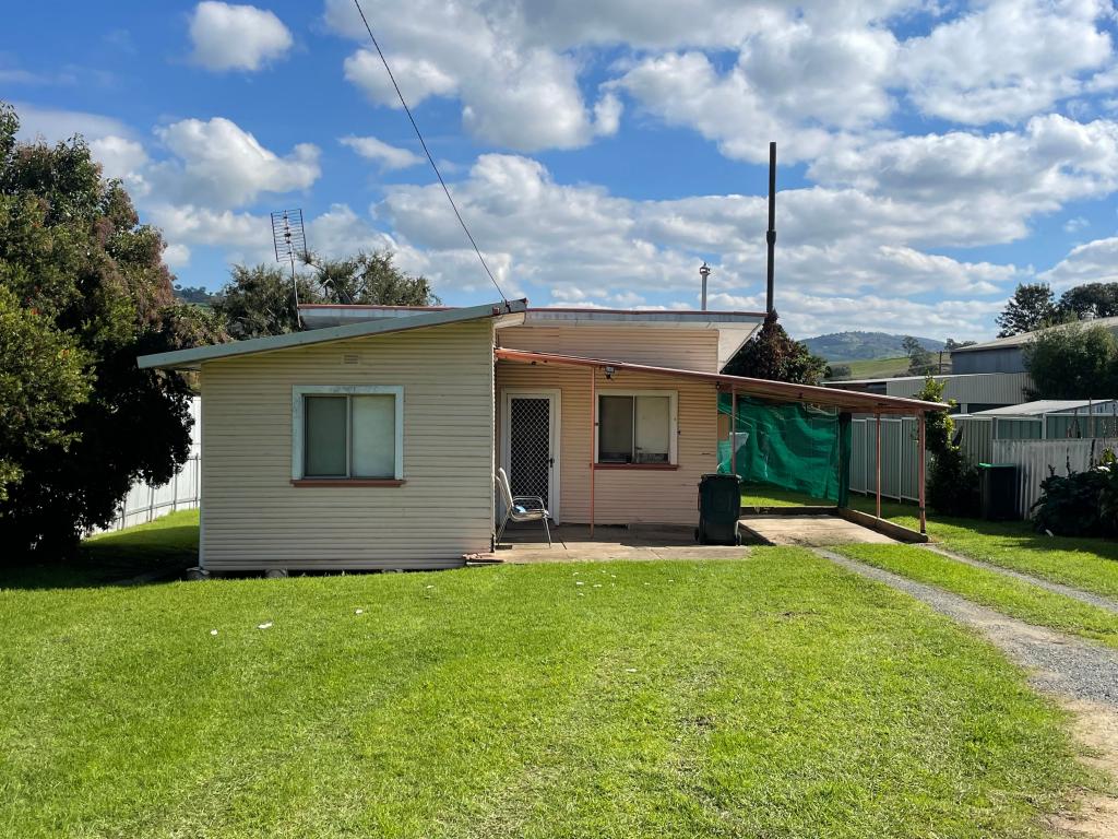 68 West St, Gundagai, NSW 2722