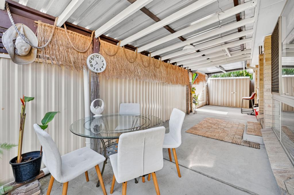 1/12 Avi Ct, Labrador, QLD 4215
