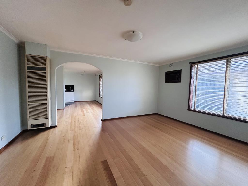 33 Novara Pde, St Albans, VIC 3021