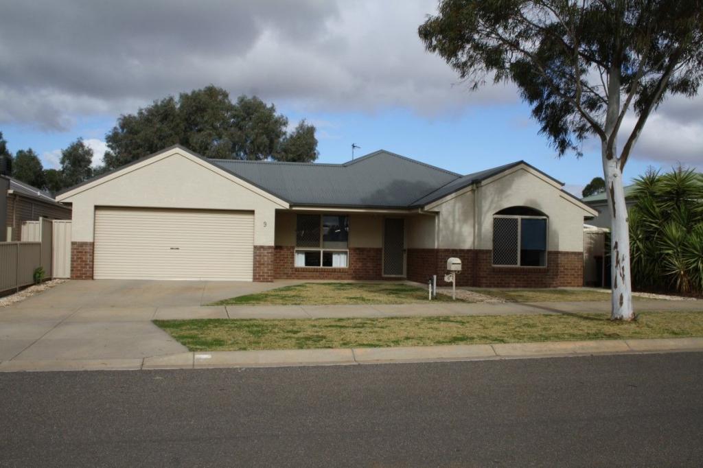 9 Village Way, Swan Hill, VIC 3585