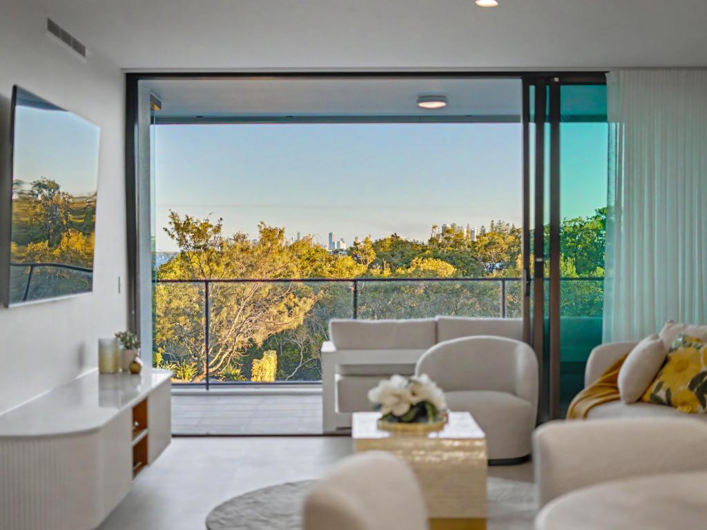29204 EPHRAIM ISLAND, PARADISE POINT, QLD 4216
