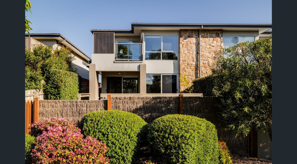 3/2 Avard Ct, Berwick, VIC 3806