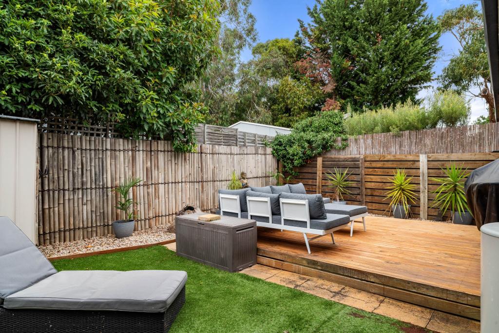 2/4 Highland Ave, Cowes, VIC 3922