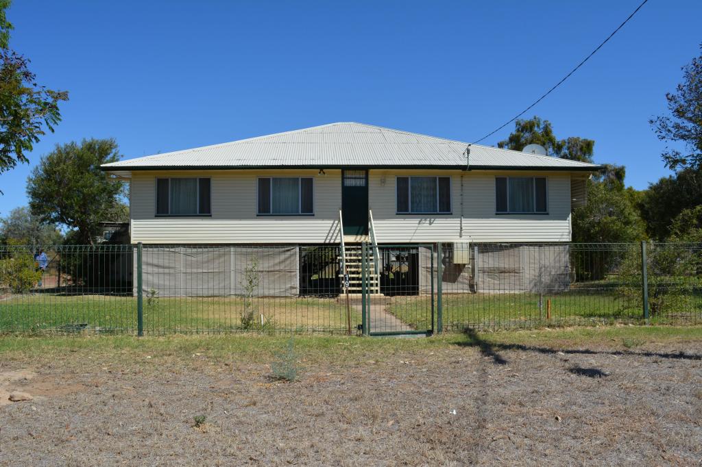 19 Gordon St, Aramac, QLD 4726