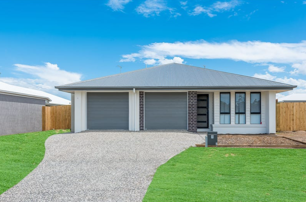 2/1 LOCKE CRES, REDBANK PLAINS, QLD 4301