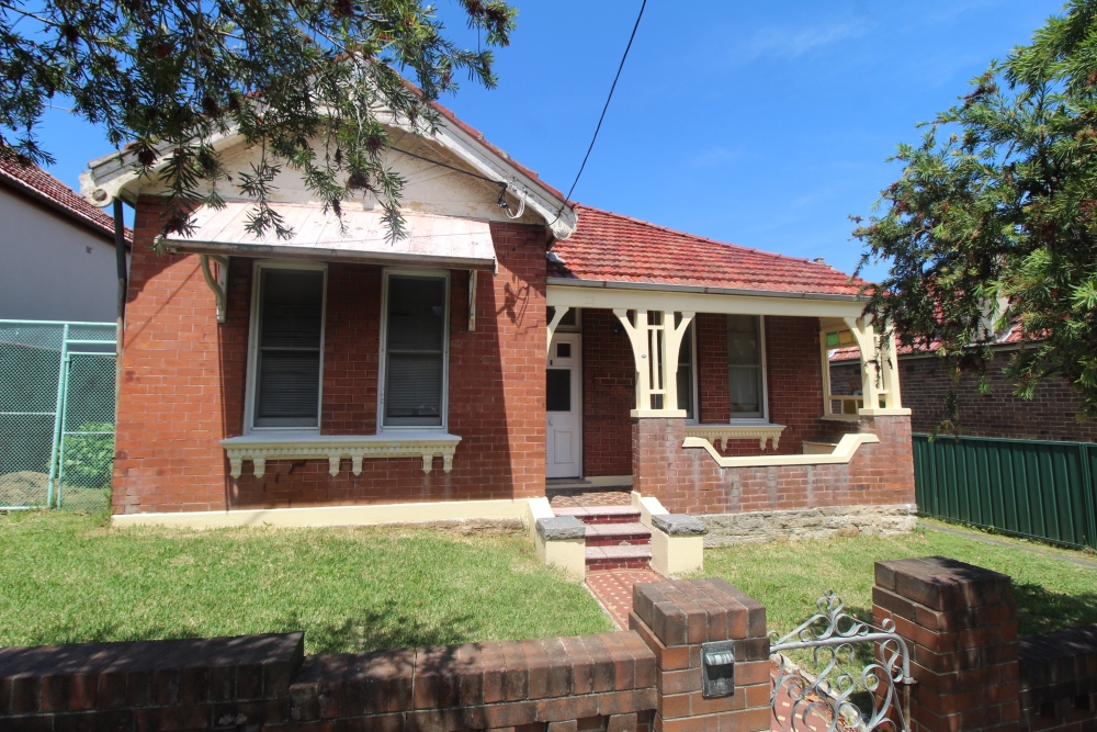 23 DUNSTAFFENAGE ST, HURLSTONE PARK, NSW 2193