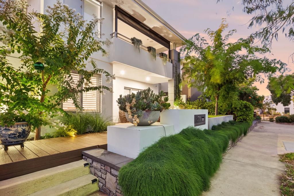 21 MOUNTAINBELL RD, CHURCHLANDS, WA 6018