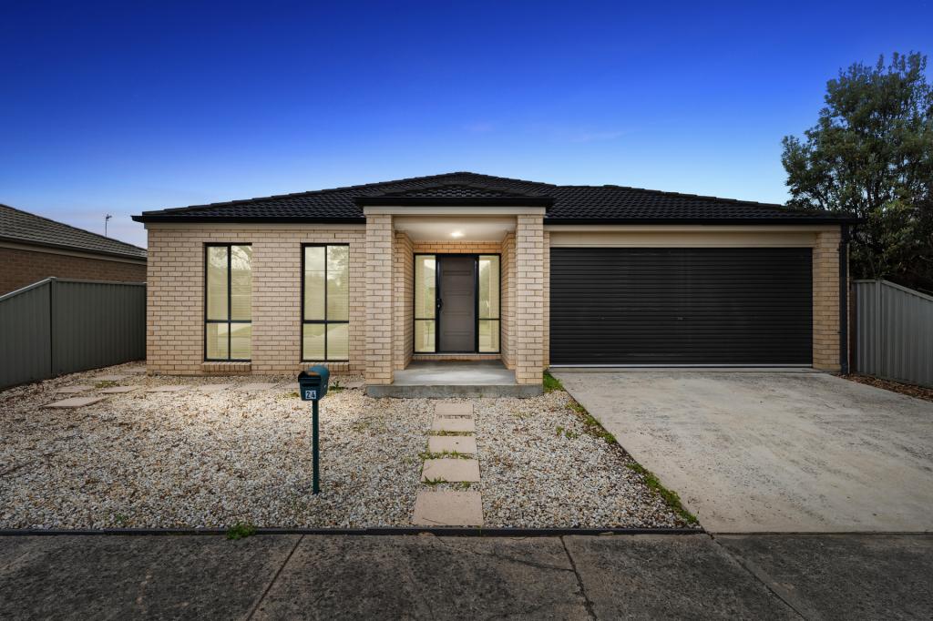 24 Macquarie Cl, Delacombe, VIC 3356