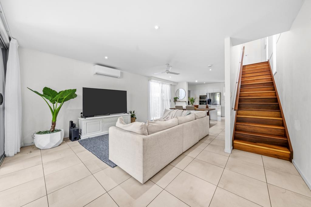 2/39 Gordon St, Labrador, QLD 4215