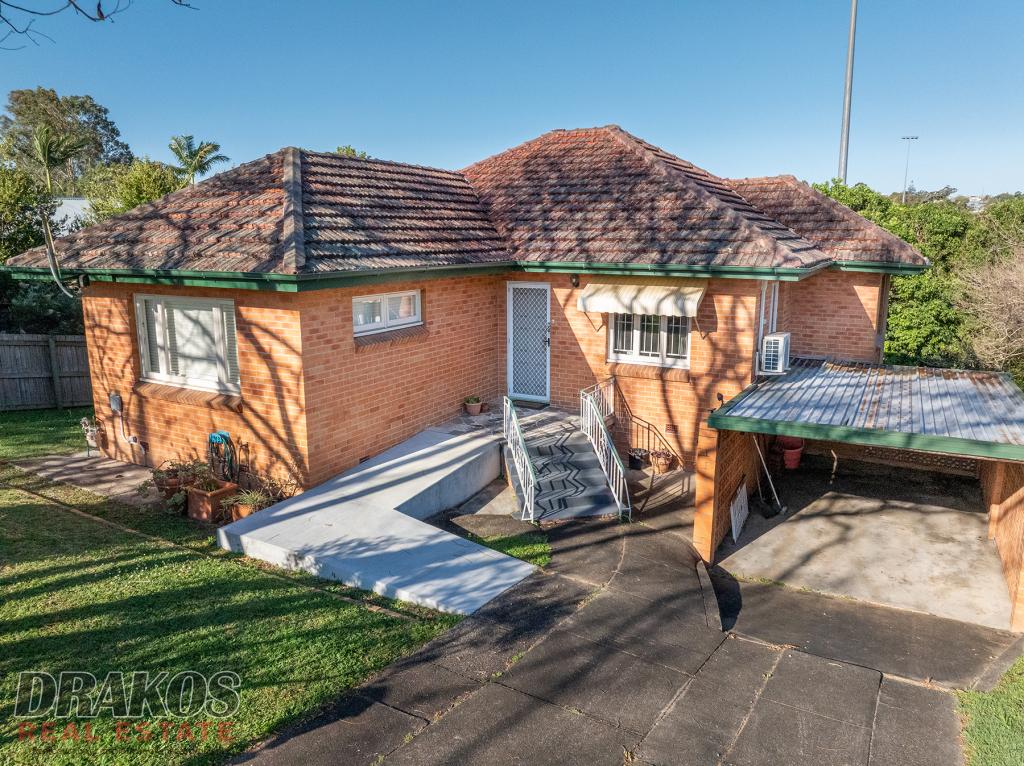 28 Crutchley St, Fairfield, QLD 4103