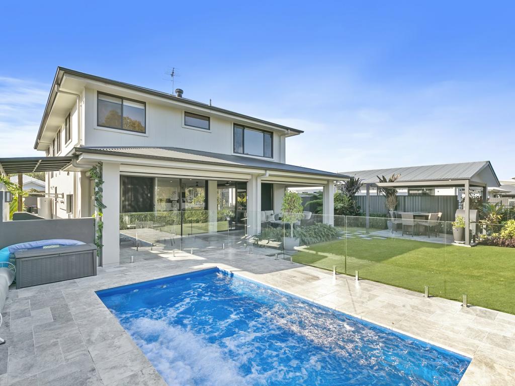 202 Freshwater Dr, Banksia Beach, QLD 4507