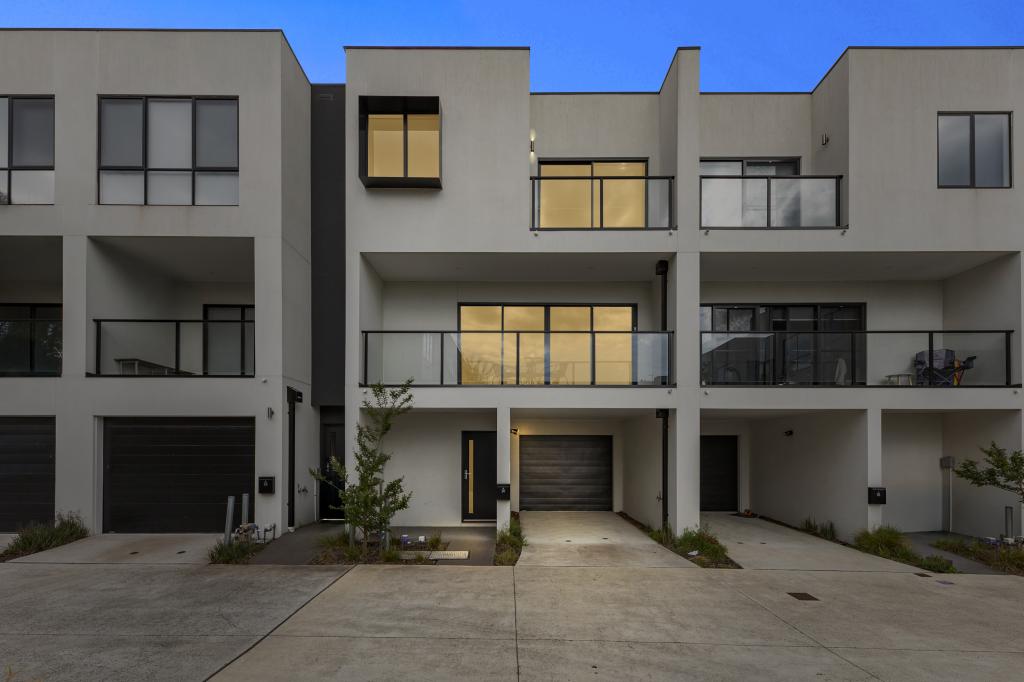 20 Foxoman Way, Pakenham, VIC 3810