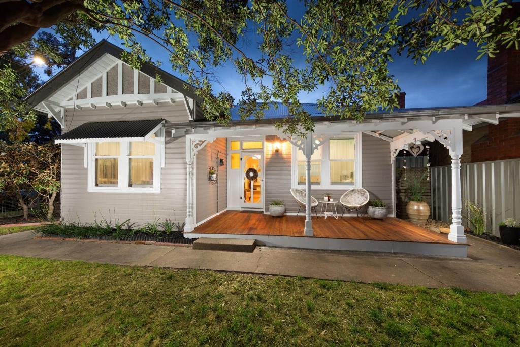 194 Lawrence St, Wodonga, VIC 3690