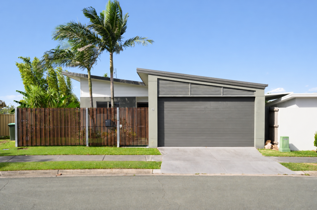 15 Harriet Lane, Oxenford, QLD 4210