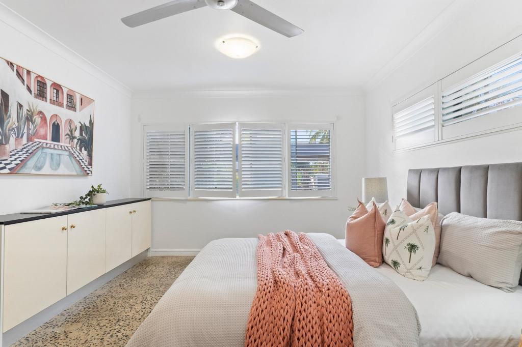 5 Smart St, Mooroobool, QLD 4870