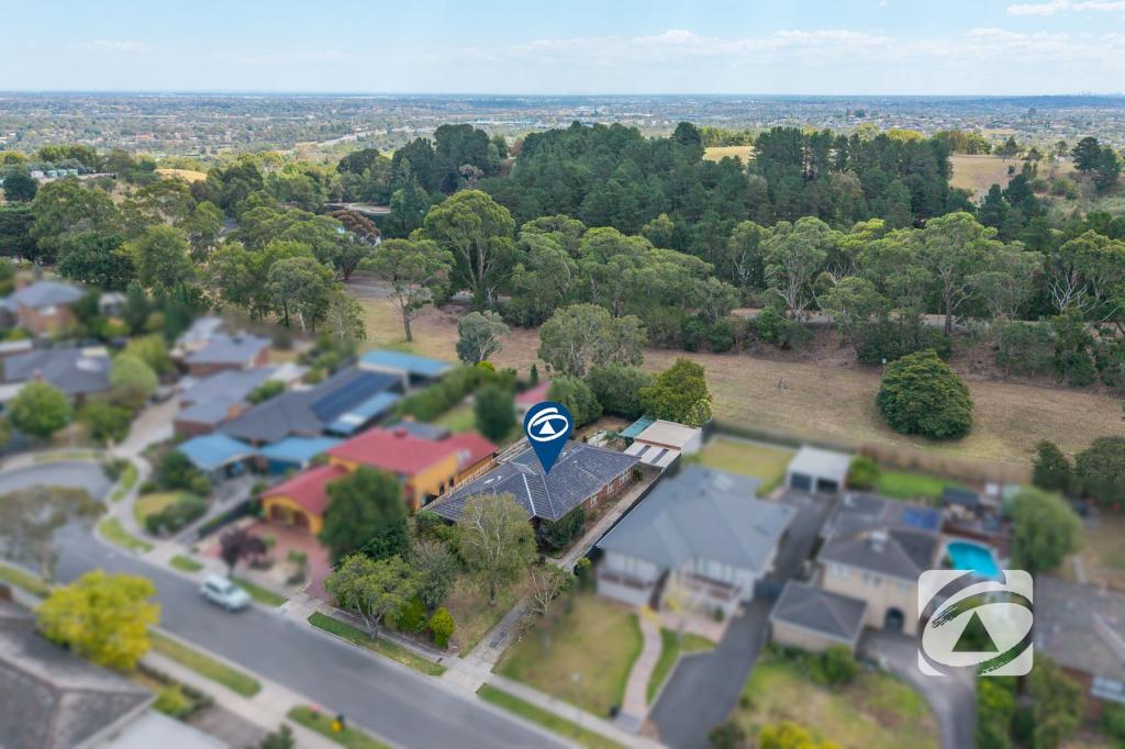 32 Outlook Dr, Berwick, VIC 3806
