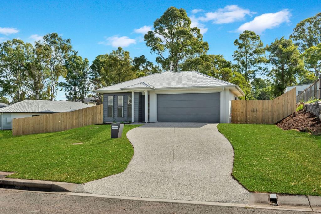 2/26 Eagle Hawk Dr, Southside, QLD 4570