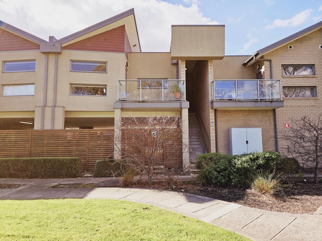 10 Hinterland Cl, Lynbrook, VIC 3975