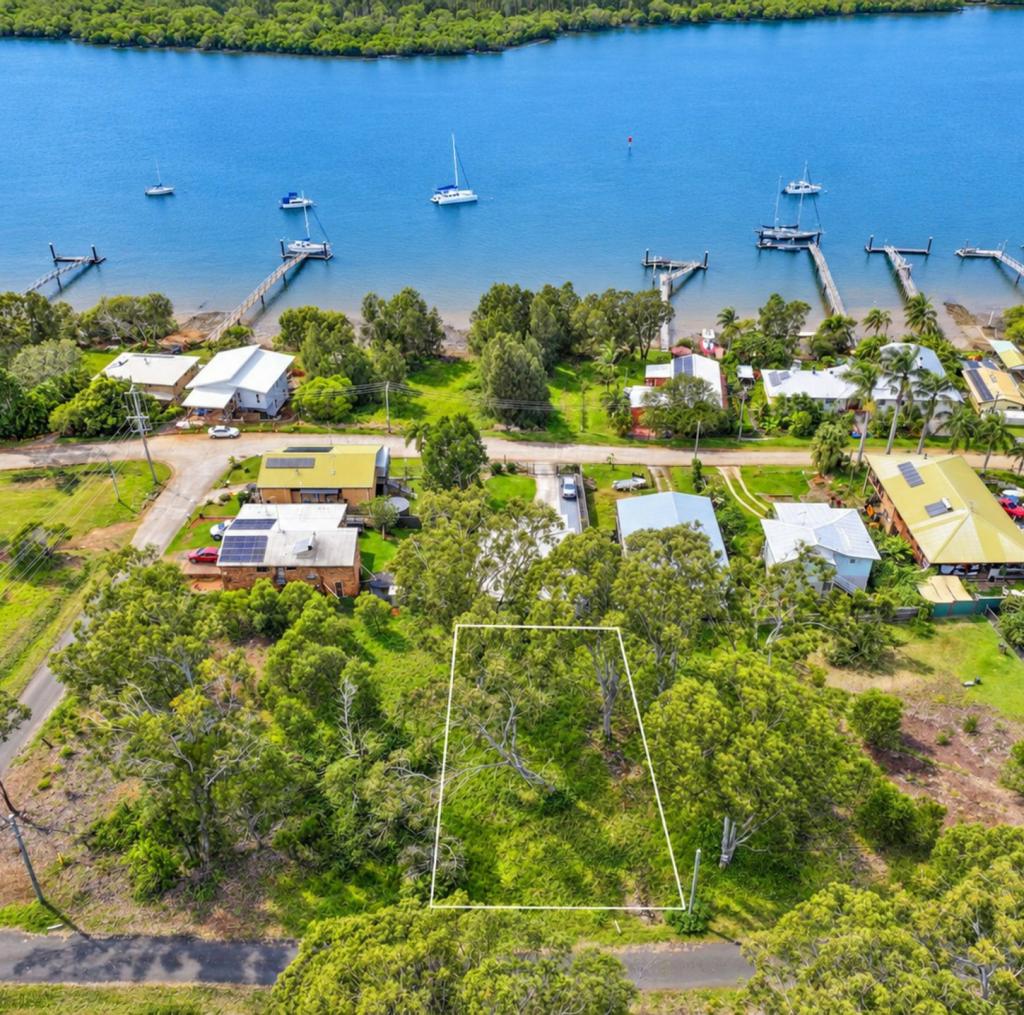 3 ISLAND VIEW RD, RUSSELL ISLAND, QLD 4184