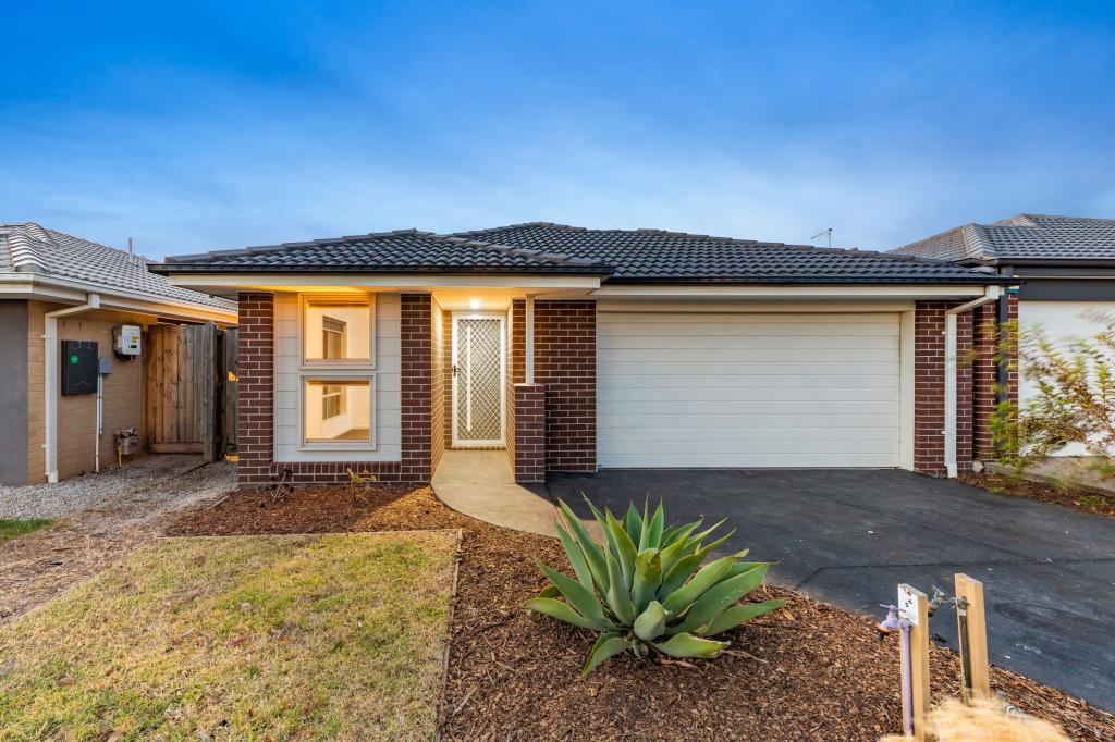 10 Garland St, Pakenham, VIC 3810