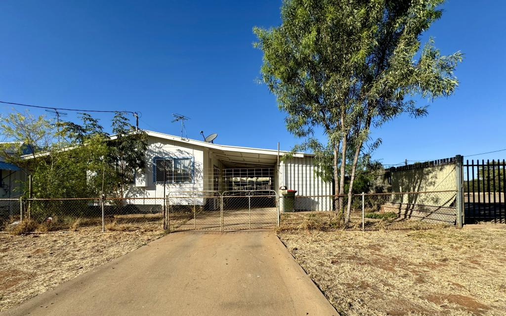 2/10 Dora St, Mornington, QLD 4825