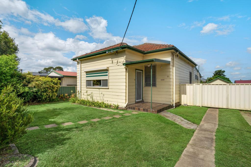 11 Young St, Rutherford, NSW 2320