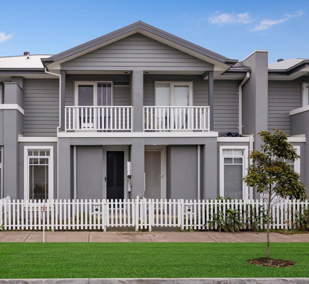 17 MONTEREY ST, ARMSTRONG CREEK, VIC 3217