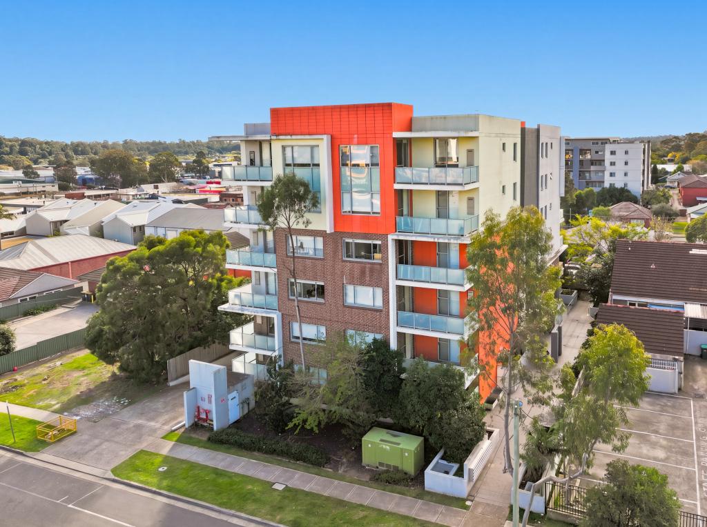 19/12-14 King St, Campbelltown, NSW 2560