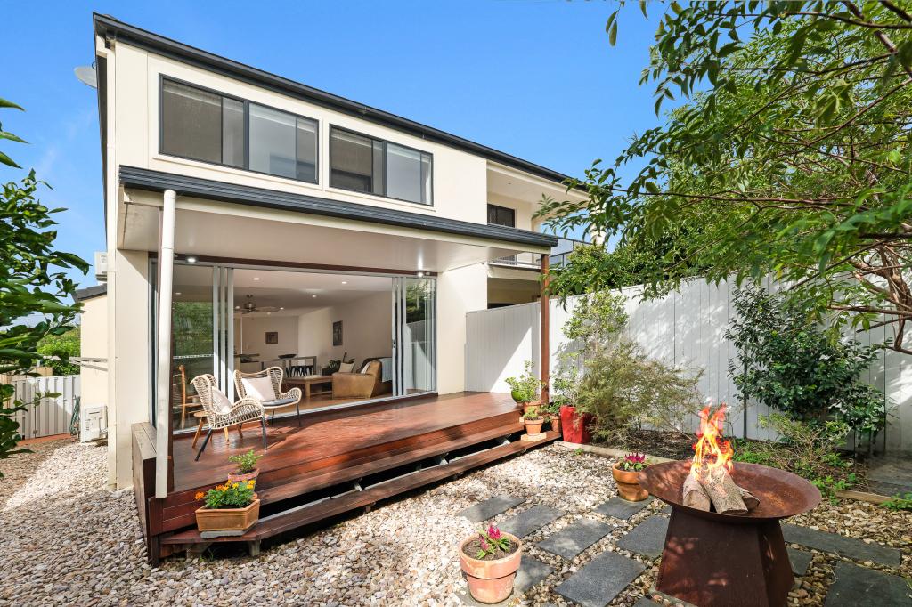 2/27 Victor Ave, Paradise Point, QLD 4216