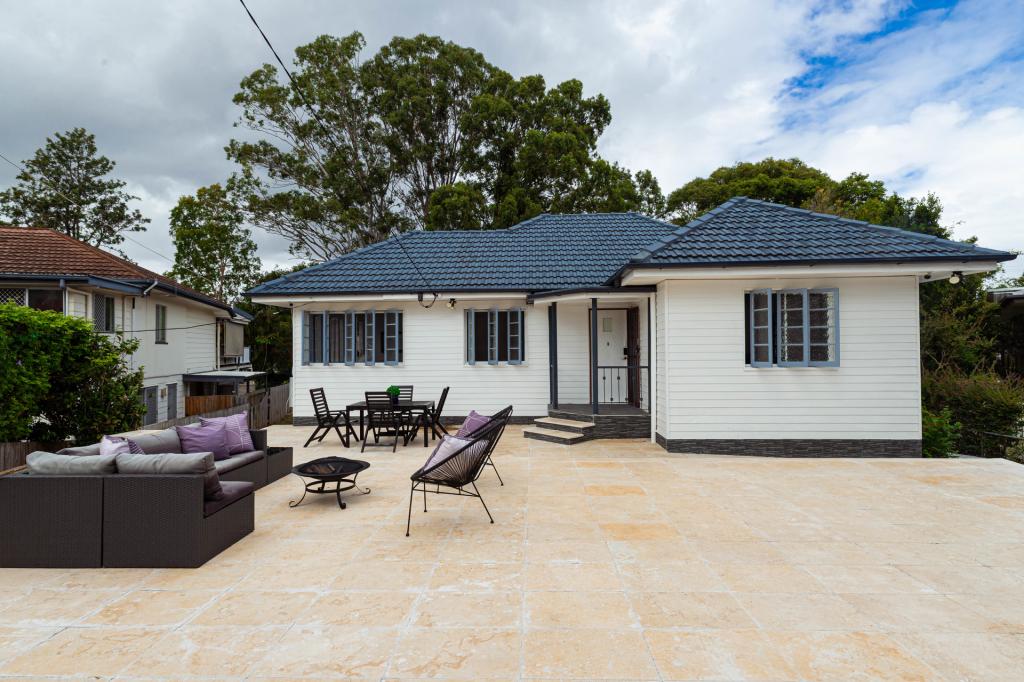 11 Gibson Cres, Holland Park, QLD 4121