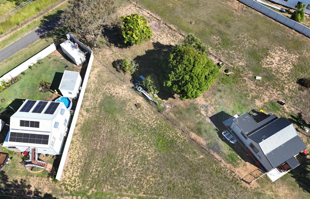 1A DONALDSON ST, BURNETT HEADS, QLD 4670