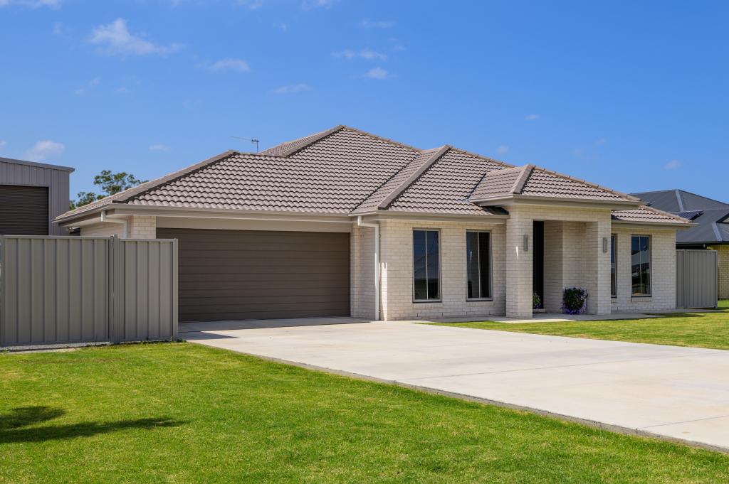 3 Environs Ave, Cooloola Cove, QLD 4580