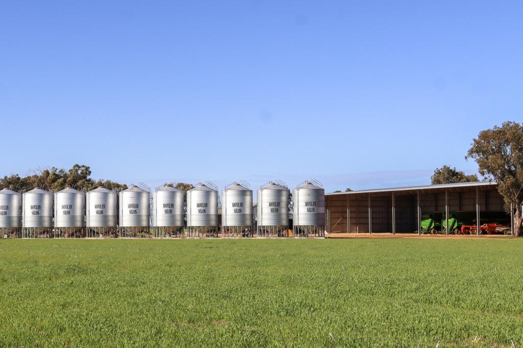 1742 Arthur Rd, Moonyoonooka, WA 6532