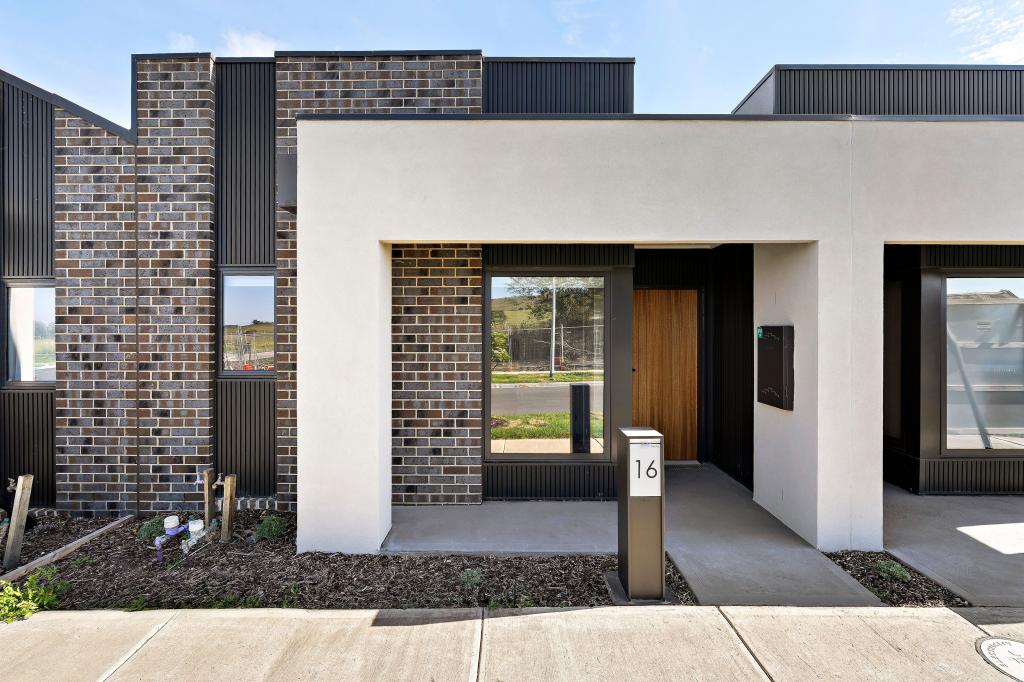 16 MYLIUS ST, WOLLERT, VIC 3750