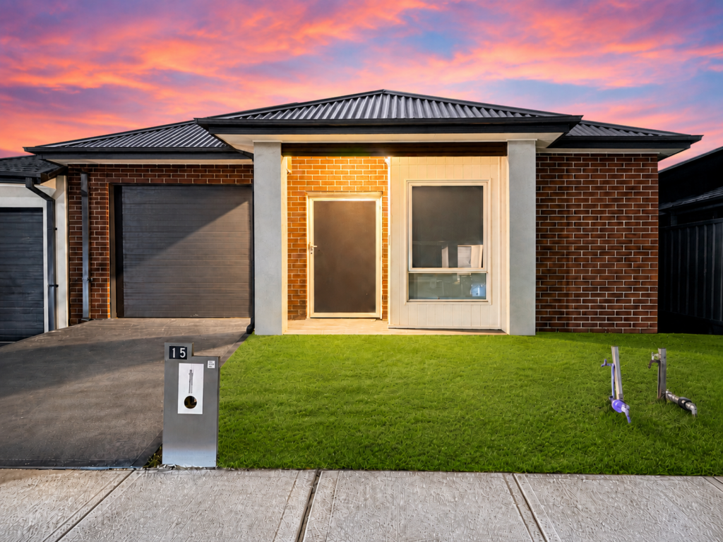 15 ARDISIA WAY, MANOR LAKES, VIC 3024