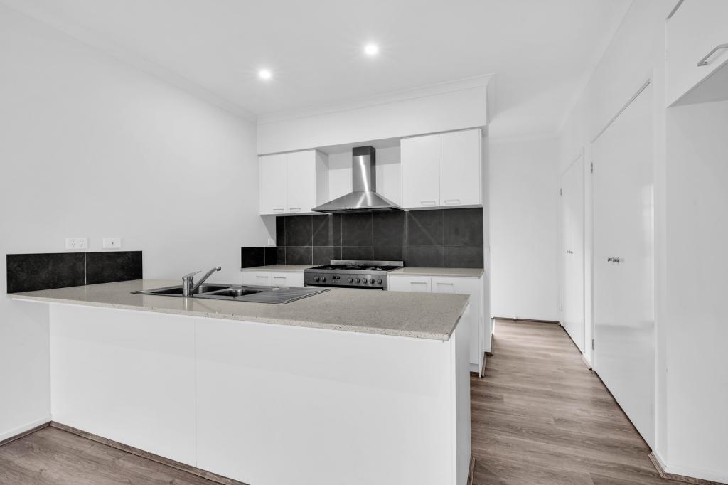 11 Viewgrand Dr, Pakenham, VIC 3810