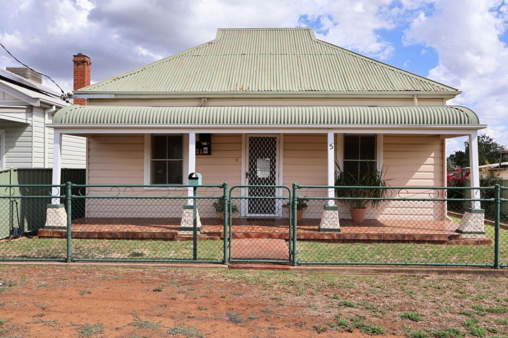 5 Clive St, Wellington, NSW 2820