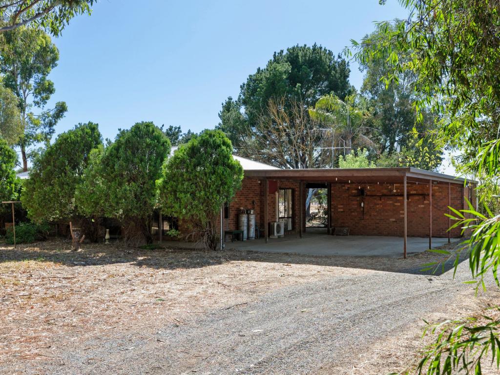 14 Hossack Rd, Baddaginnie, VIC 3670