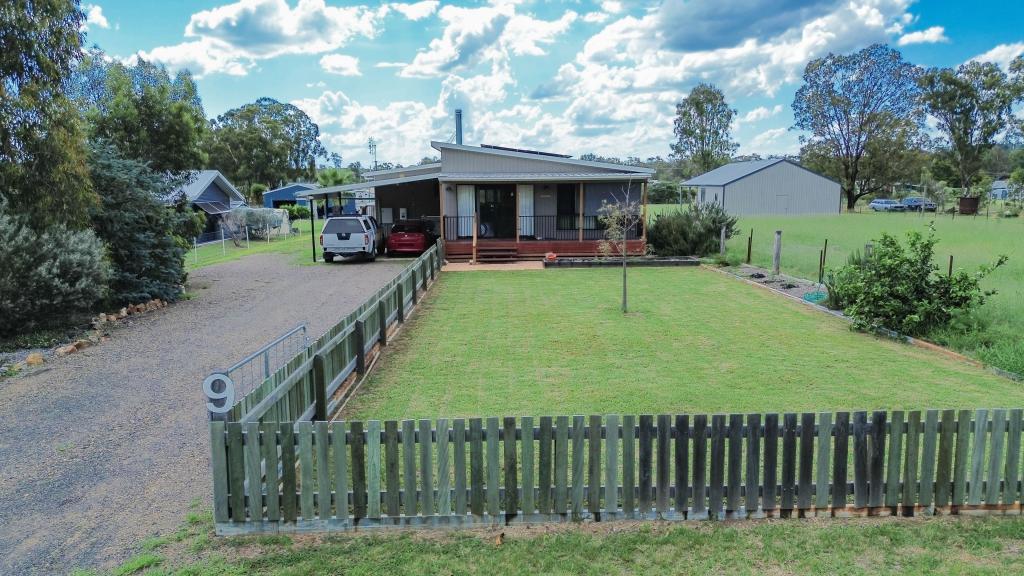 9 Macintyre St, Leyburn, QLD 4365